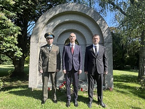 О возложении цветов на кладбище "Биспебьерг" по случаю Дня памяти и скорби 