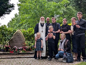 О возложении цветов на кладбище г. Орхуса по случаю Дня памяти и скорби 